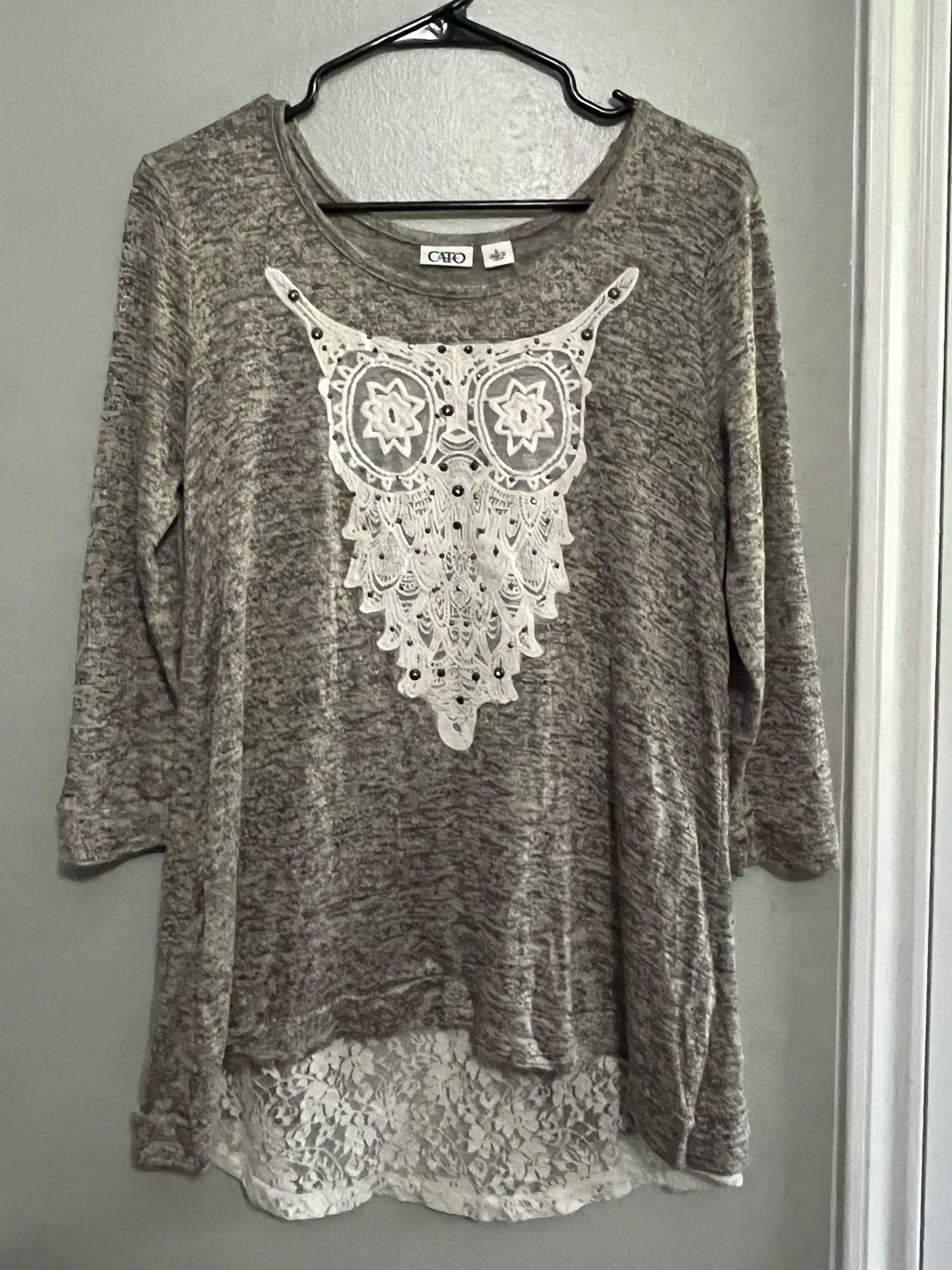 Cato Heather Gray Long-Sleeve Top With White Lace Owl Applique. (B12)